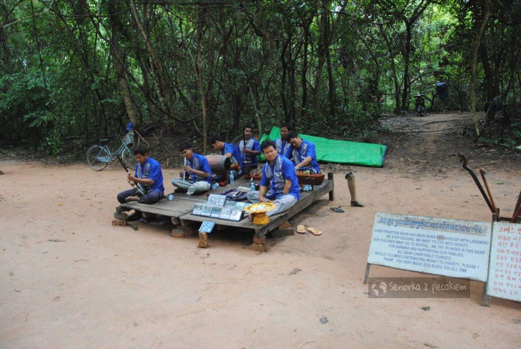 Grupa muzyków w komplekssie Angkor