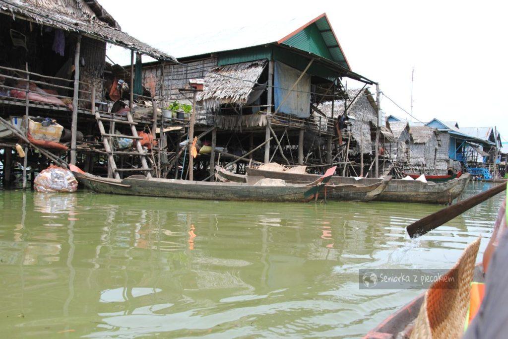 Wioska na palach na jeziorze Tonle Sap