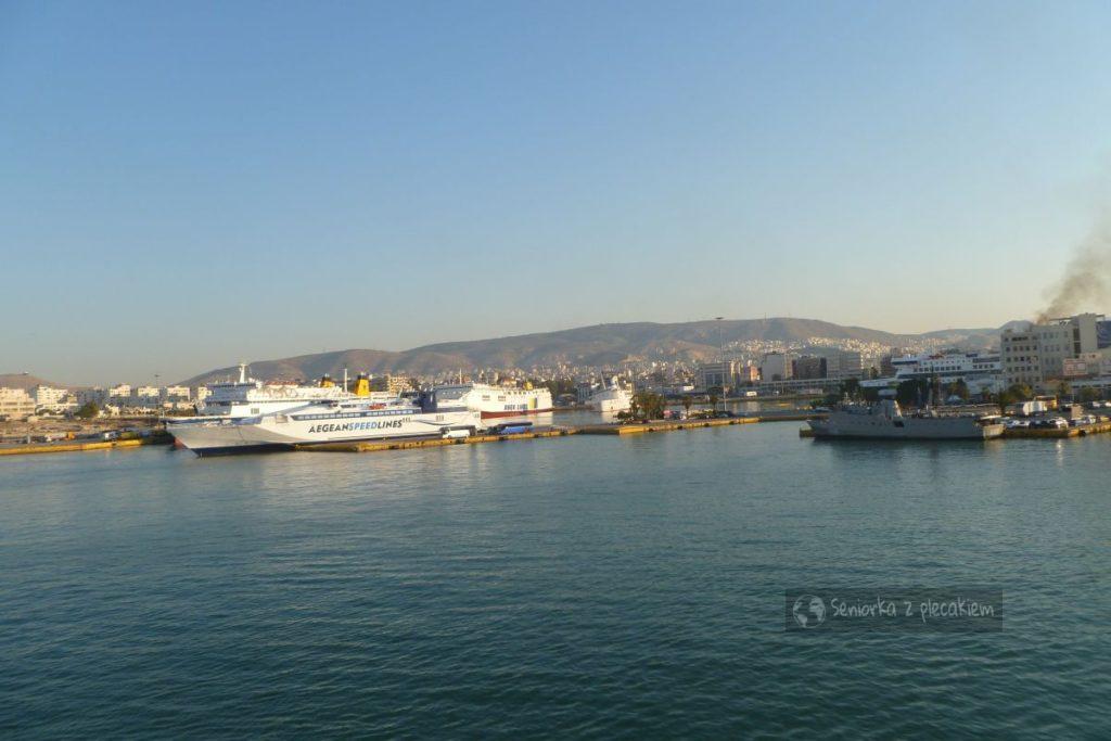 Port w Pireusie o poranku