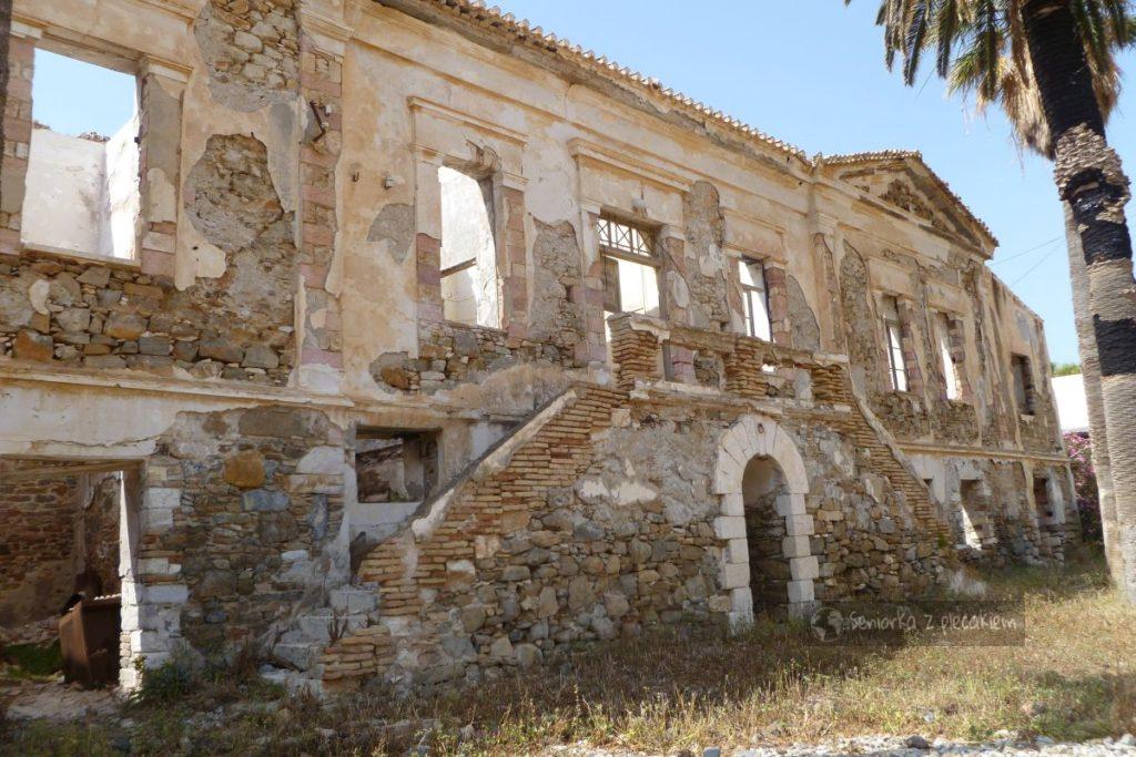 Ruiny pałacu gubernatora w Megalo Livadi