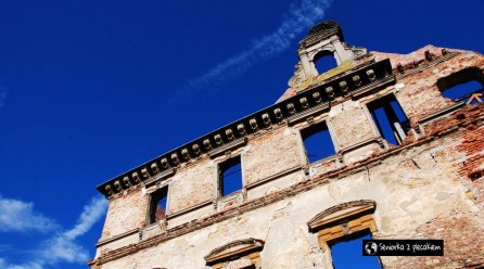 Zimna Wódka i ruiny pałacu w miejscowości Ujazd