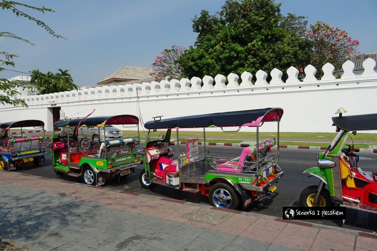Tajlandia – nocleg w kapsule, crazy driver, na bosaka